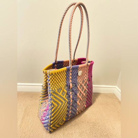 Hand Woven Tote bag made of plastic - Picture 3 of 9